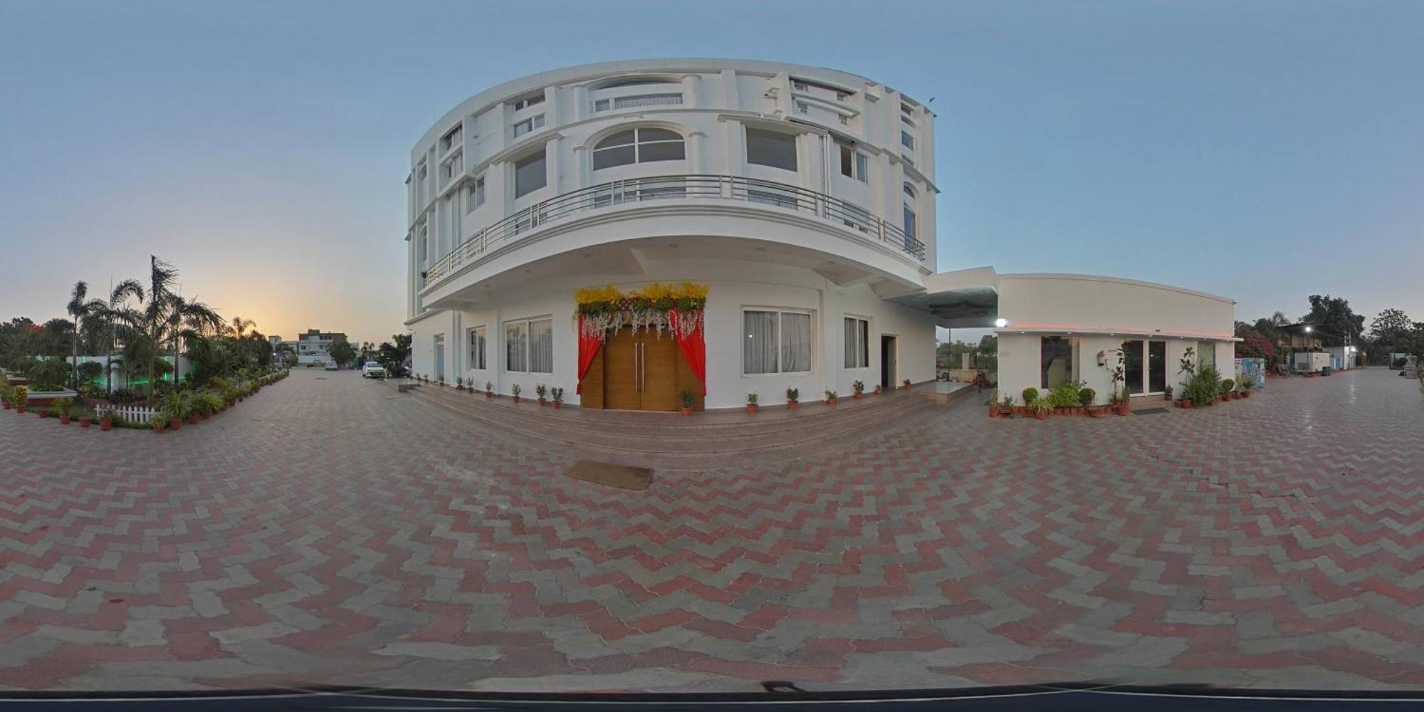 Tathastu Hotels & Banquet Hall Pipra Dewās Esterno foto